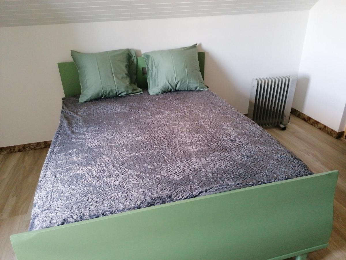 Chambre Parentale Chez L'Habitant Saint-Corneille Exteriér fotografie